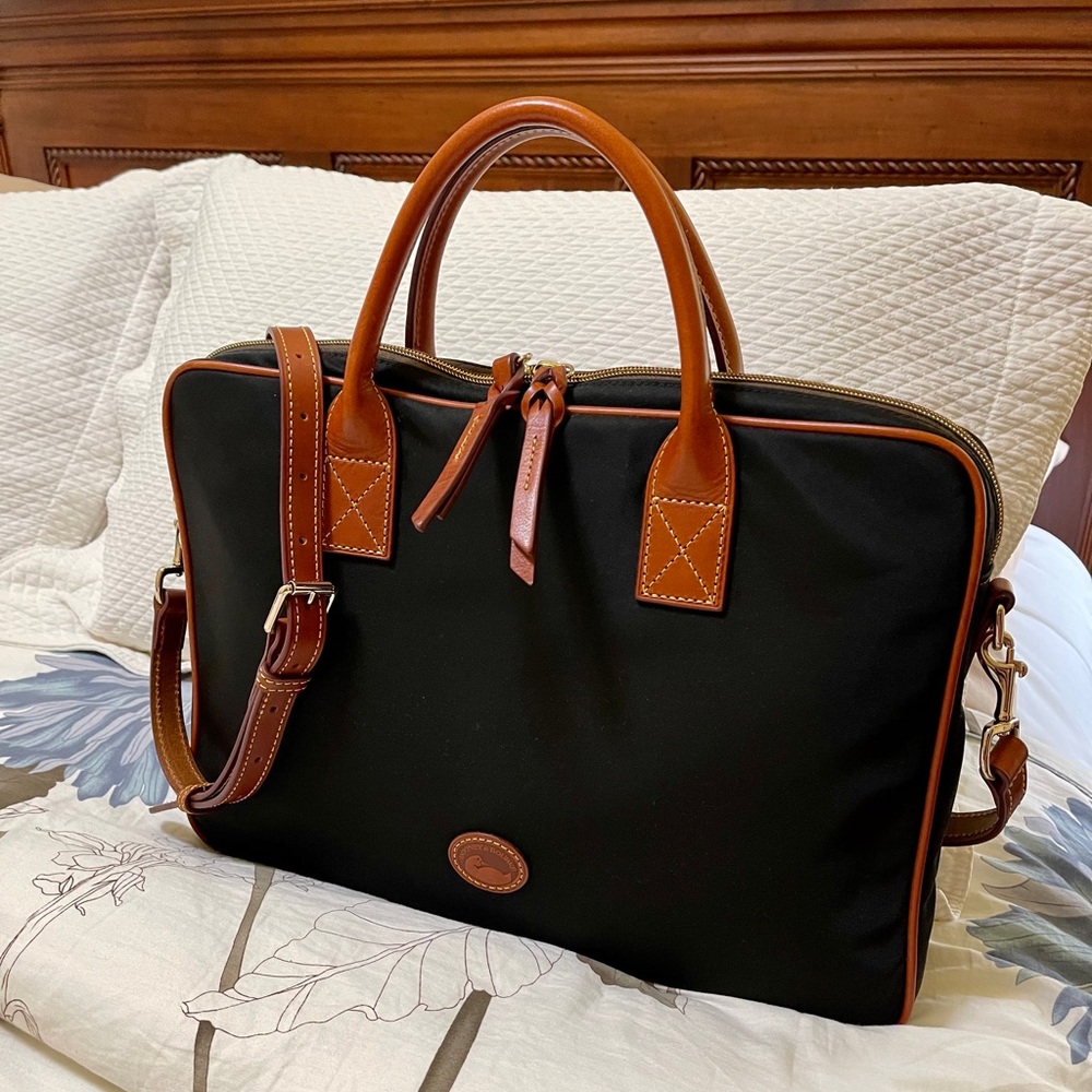 Like New Dooney & Bourke Rutland Brief W/ Keychains & Case (Discontinued Style)